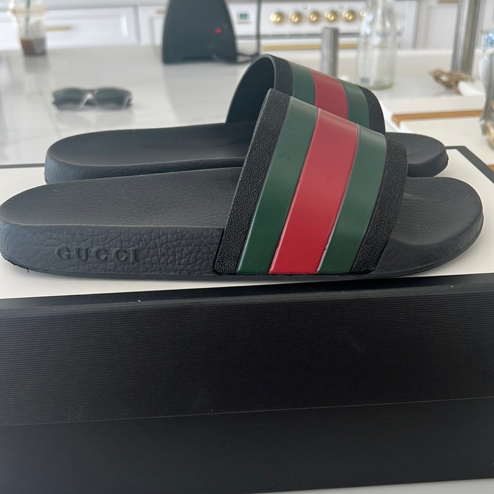 Worn 3 times MEN Gucci slide 8.5
